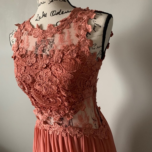 Boutique Gown - Picture 5 of 9